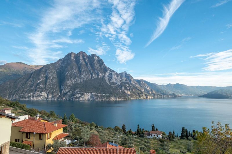 Apartment in Riva di Solto