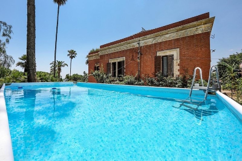 Вилла в Санта-Тереза-ди-Рива