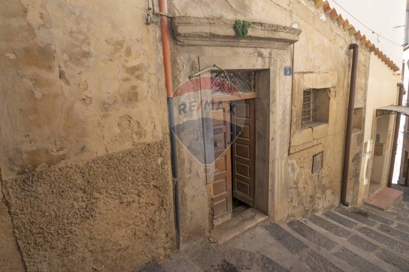 Вилла в Кальтаджироне