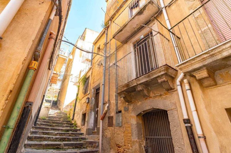 Вилла в Кальтаджироне