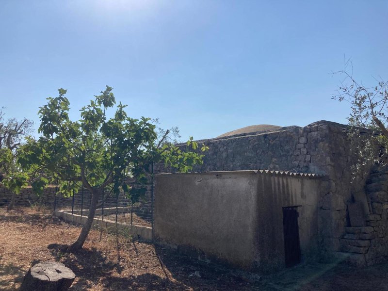 Lâmia em Ceglie Messapica