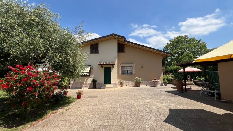 Detached house in Sutri