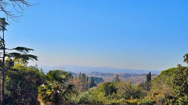 Особняк из двух квартир в Сутри