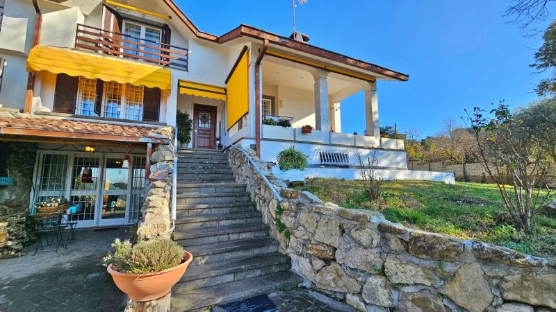 Maison jumelée à Sutri