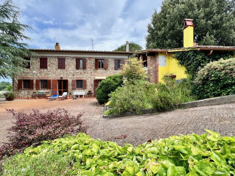 Farmhouse in Montecarlo