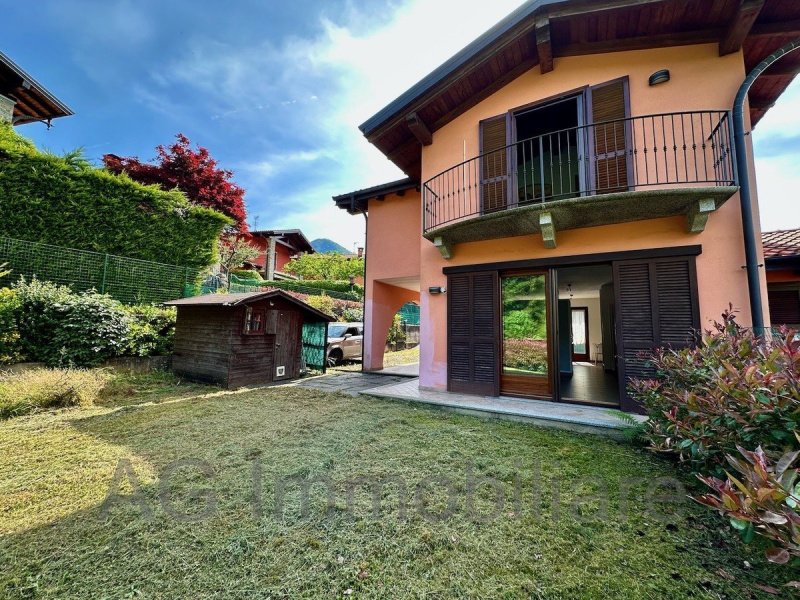 Особняк из двух квартир в Камбьяска