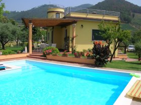 Villa i Montignoso