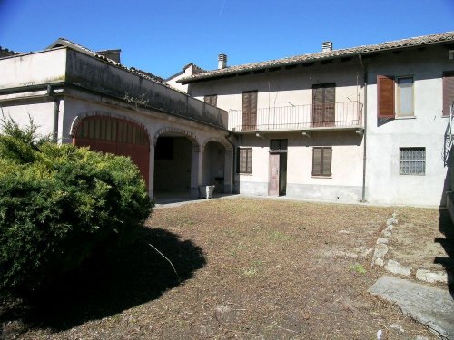 Country house in Castelletto Merli