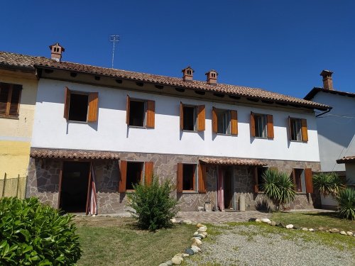 Hus på landet i Mombello Monferrato