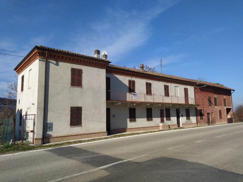 Casa independiente en Serralunga di Crea