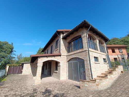 Country house in Castelletto Merli