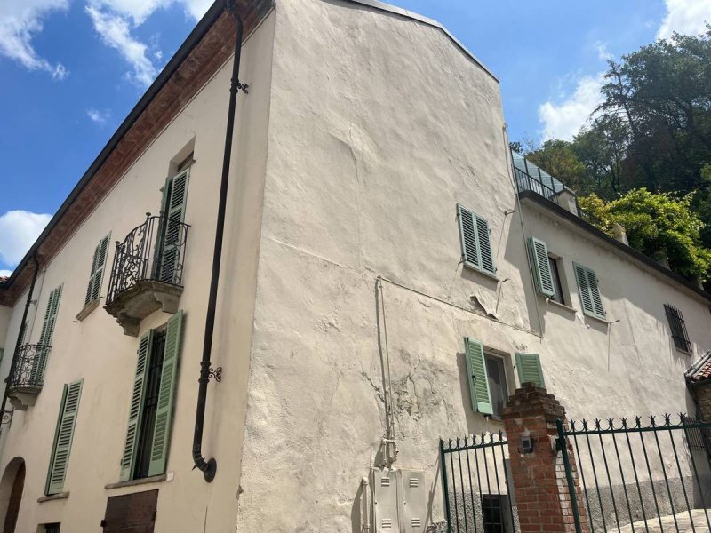 Edificio en Santo Stefano Belbo