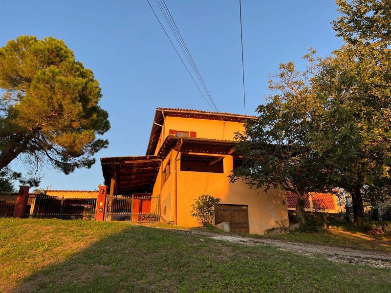 Klein huisje op het platteland in Costigliole d'Asti