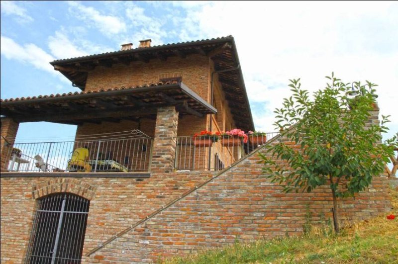 Bauernhaus in Castagnole delle Lanze