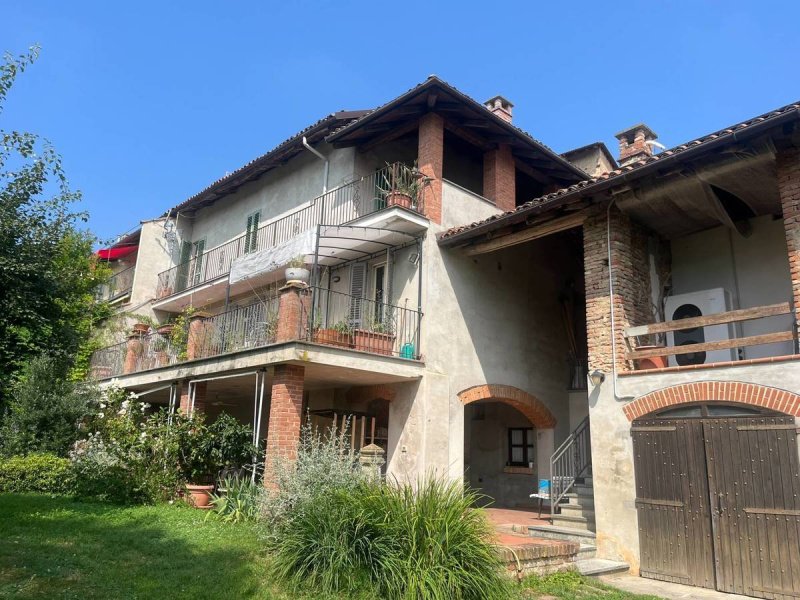 Farmhouse in Rocca d'Arazzo