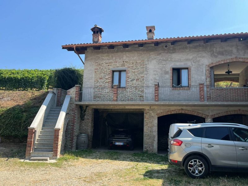 Farmhouse in Neviglie