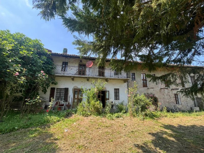 Особняк из двух квартир в Кокконато