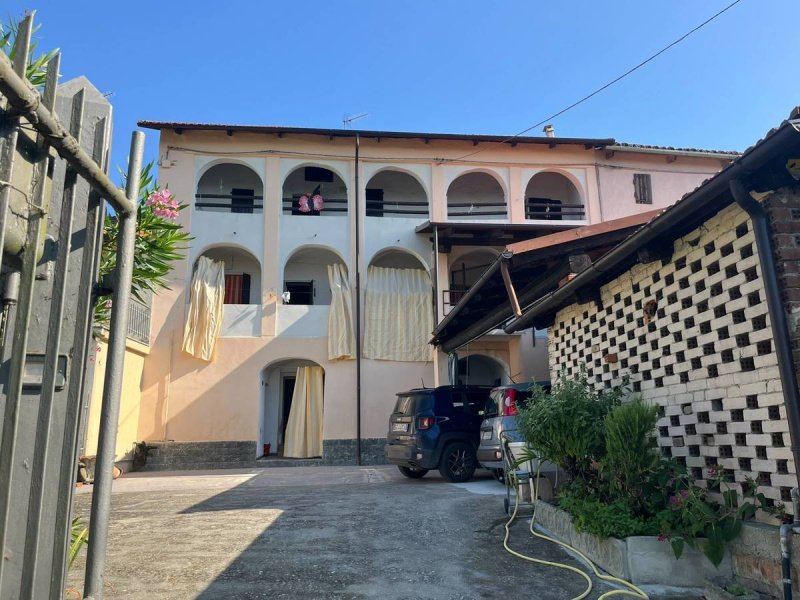 Особняк из двух квартир в Монтильо-Монферрато