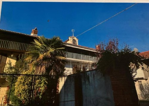 Half-vrijstaande woning in Strambino