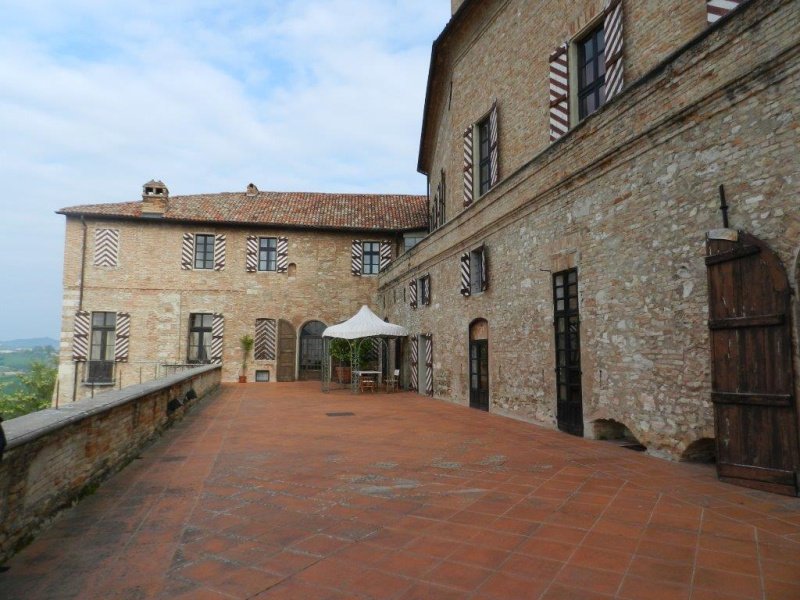 Kleines Dorf in Montiglio Monferrato