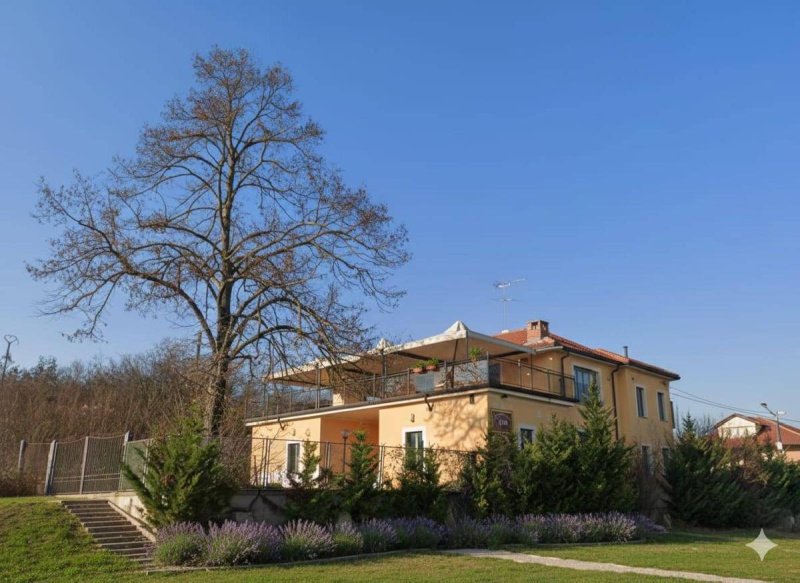 Villa in Castell'Alfero