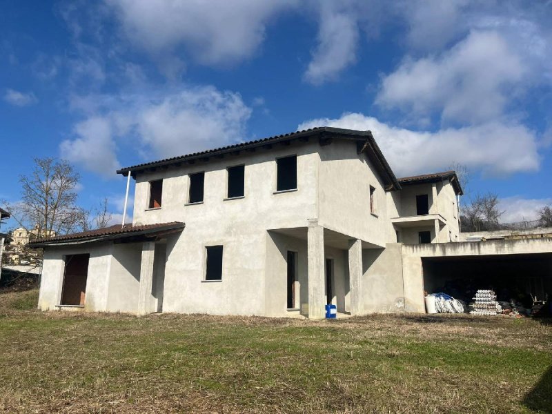 Moradia em Ottiglio