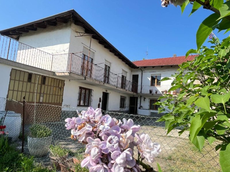 Casa di campagna a Castagnole delle Lanze