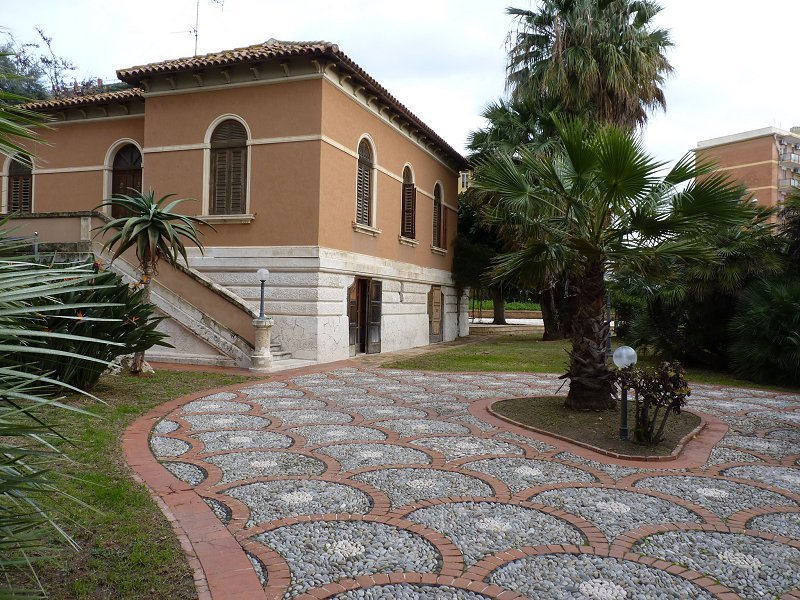 Историческое здание в Розолини