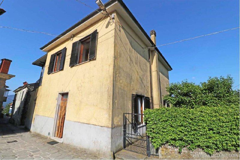 Casa indipendente a Pontremoli