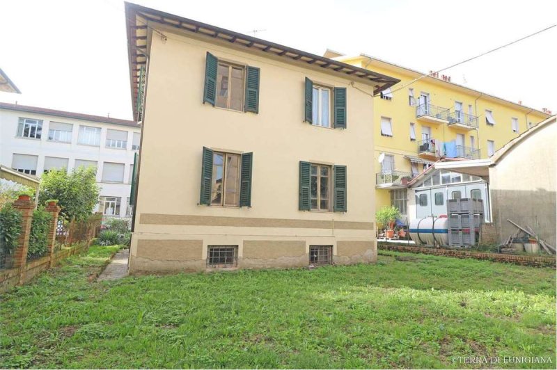 Vrijstaande woning in Pontremoli