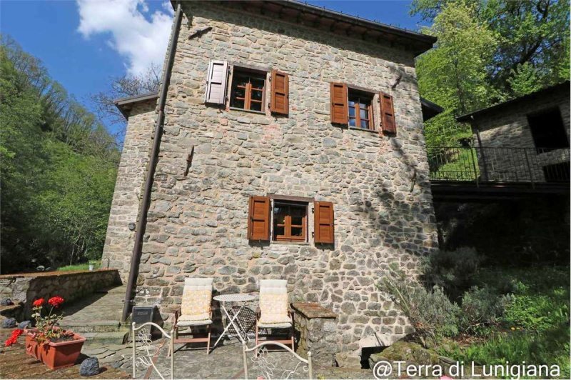 Vrijstaande woning in Pontremoli