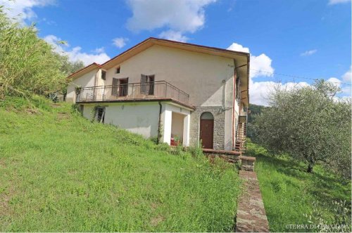 Vrijstaande woning in Pontremoli
