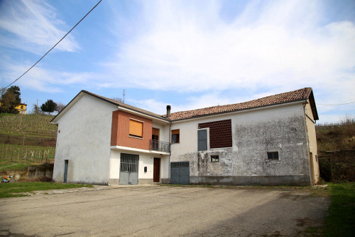 Bauernhaus in Canelli