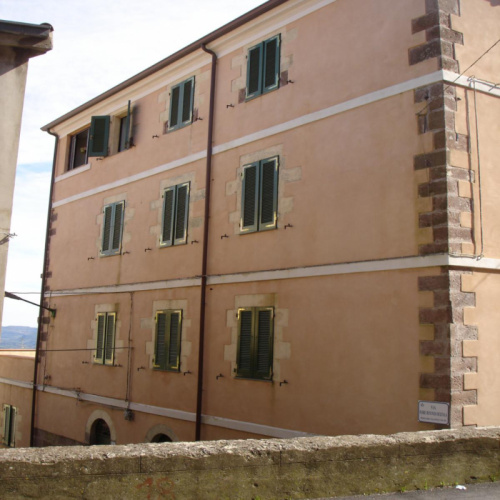 Historiskt hus i Villanova Monteleone