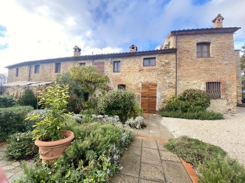Country house in Montone