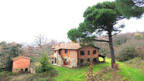 Klein huisje op het platteland in Passignano sul Trasimeno