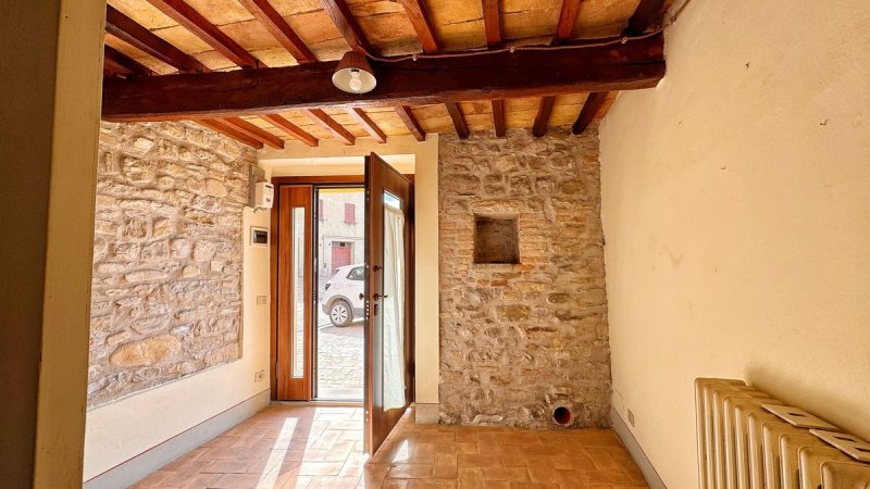 Casa geminada em Montone