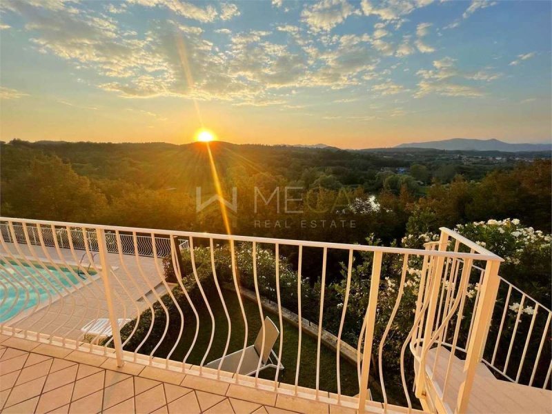 Особняк из двух квартир в Сойано-дель-Лаго