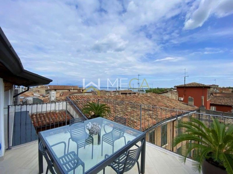 加尔达湖群滨代森扎诺阁楼