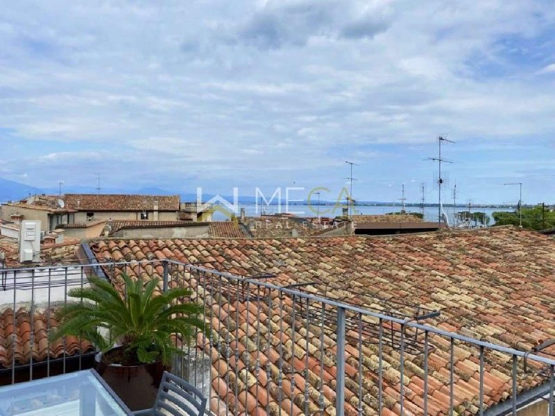 加尔达湖群滨代森扎诺阁楼