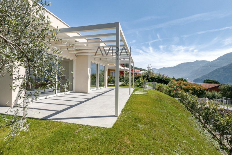 Einfamilienhaus in Riva di Solto