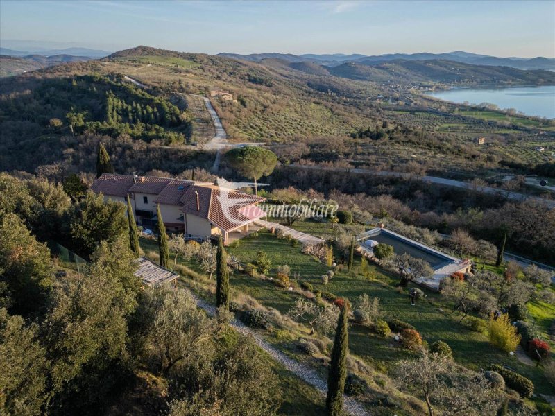 Villa a Passignano sul Trasimeno