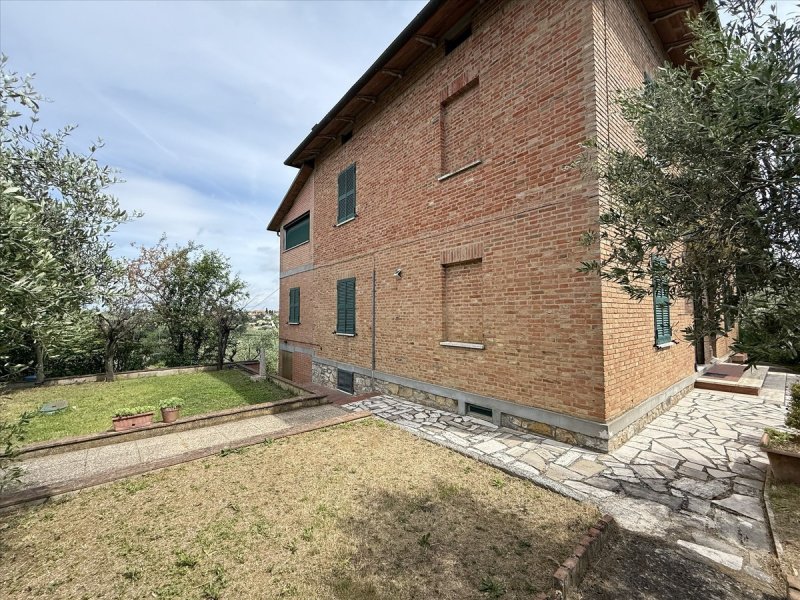 Half-vrijstaande woning in Castiglione del Lago