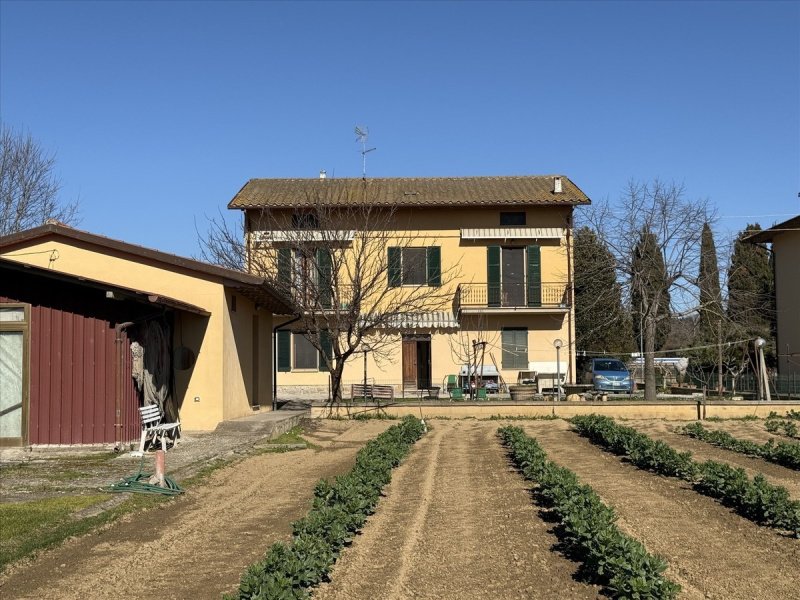 Особняк в Туоро-суль-Тразимено