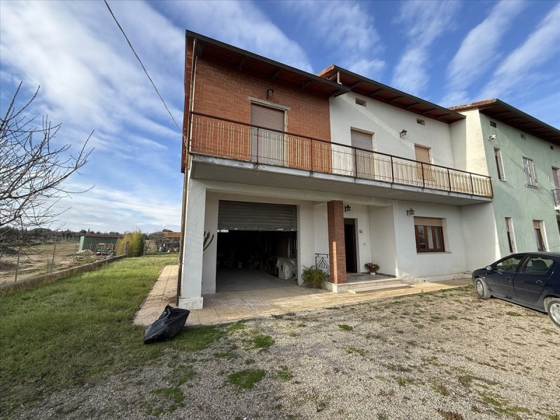 拉戈堡半独立房屋