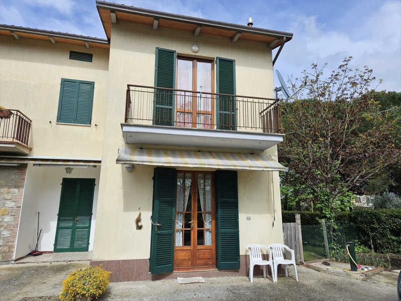 Half-vrijstaande woning in Castiglione del Lago