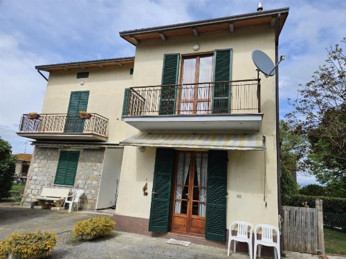 Half-vrijstaande woning in Castiglione del Lago