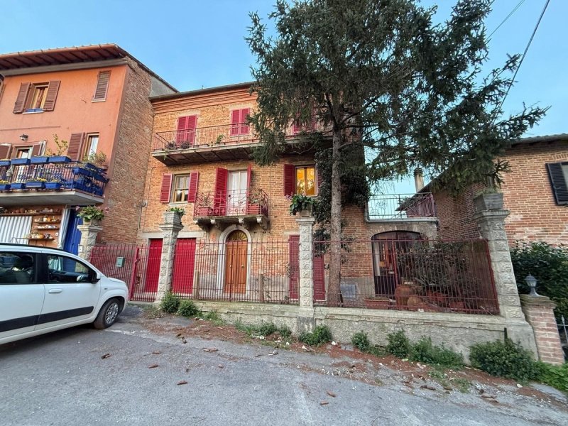 Half-vrijstaande woning in Castiglione del Lago