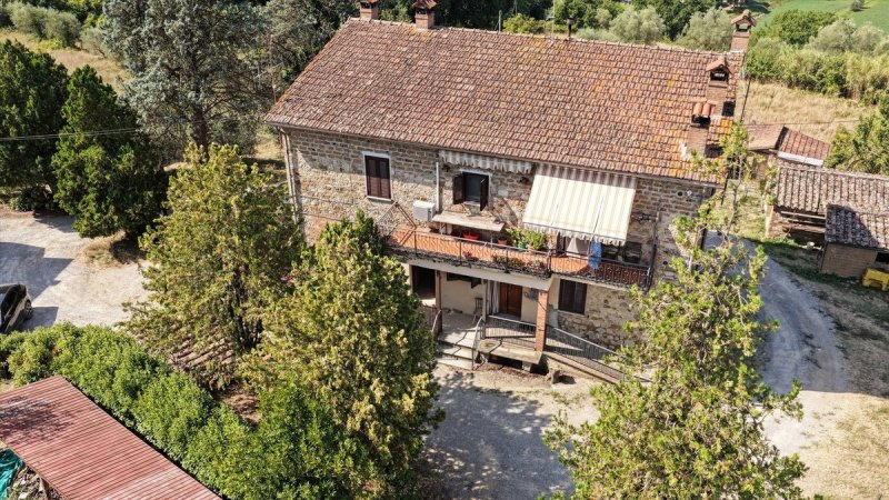 Casa indipendente a Fabro