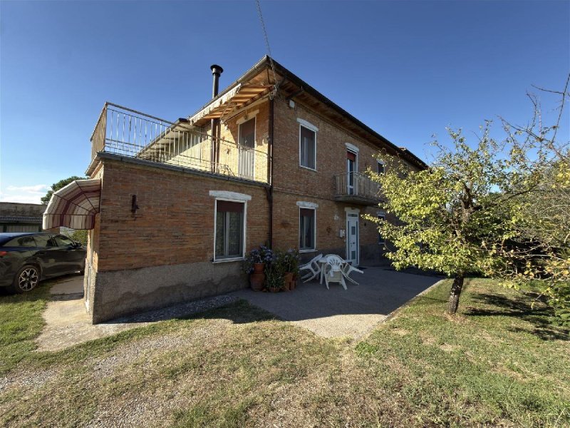 Half-vrijstaande woning in Castiglione del Lago
